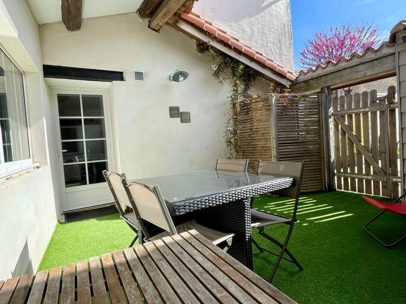 Beau T3 *** Pour 2 A 4 Pers Avec Patio Privatif Lägenhet La Couarde-sur-Mer Exteriör bild