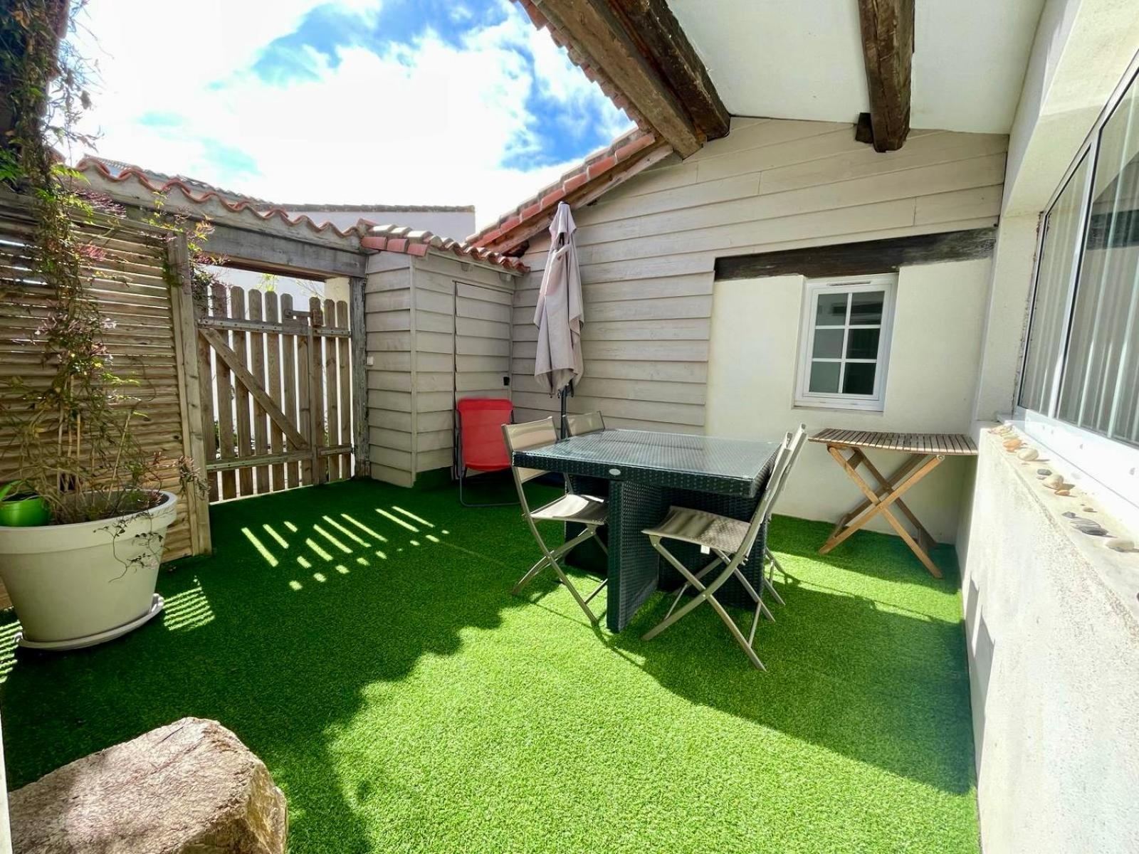 Beau T3 *** Pour 2 A 4 Pers Avec Patio Privatif Lägenhet La Couarde-sur-Mer Exteriör bild